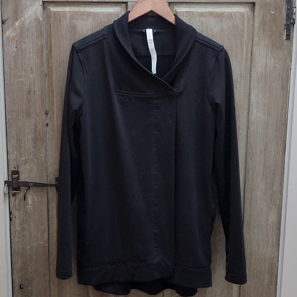 lululemon athletica Jackets & Blazers - Lulumon athletica black asymmetrical Top/jacket